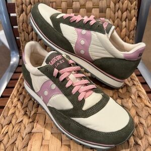 Saucony Jazz NWOT Women's Shoes size 12 Olive Ivory Pink